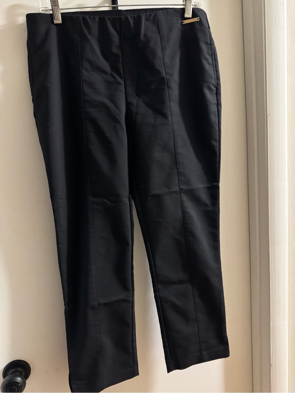 Women's Black Cropped Ankle Pants - Sleek Pull-On Style